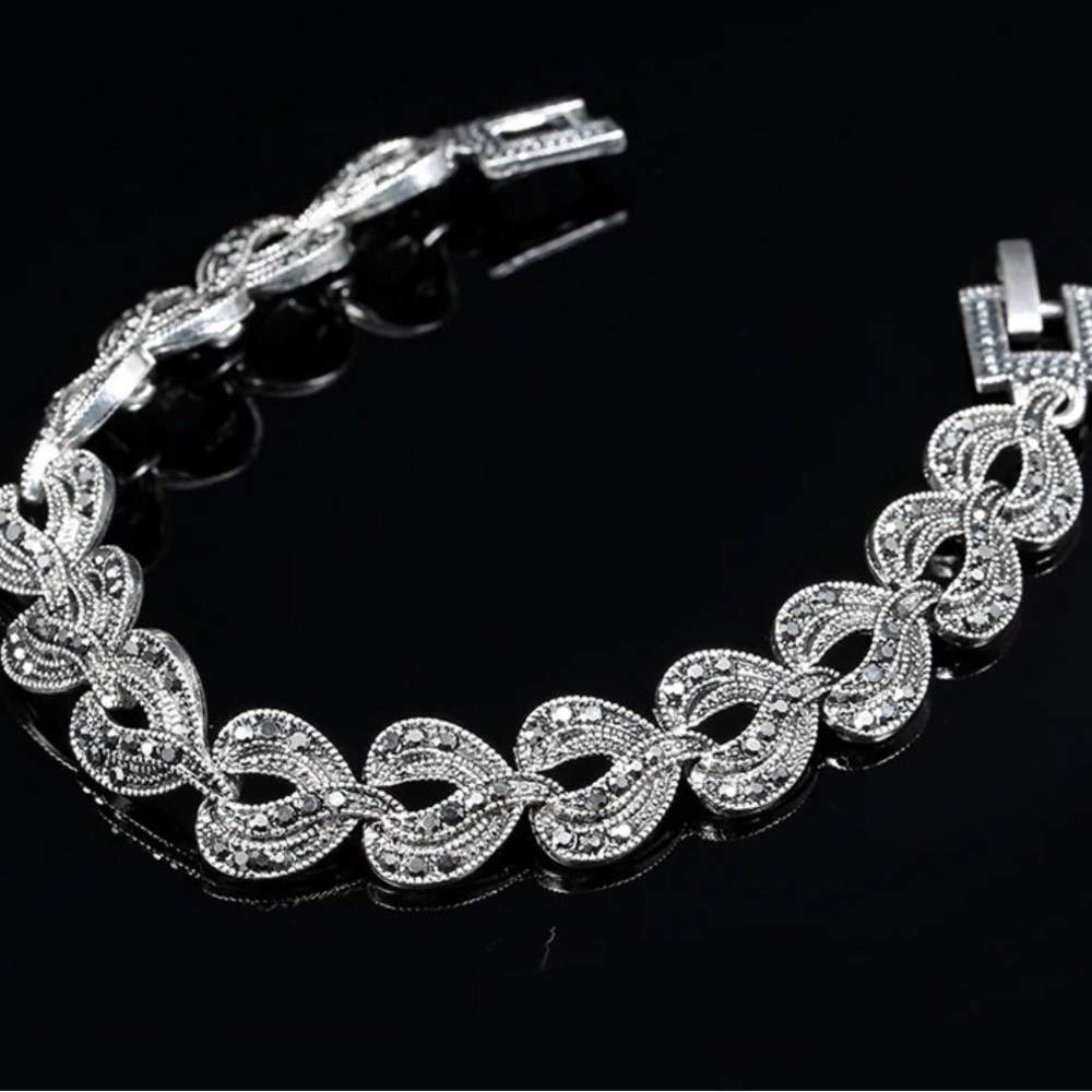 Black crystals antique silver bracelet - Picture 5 of 9
